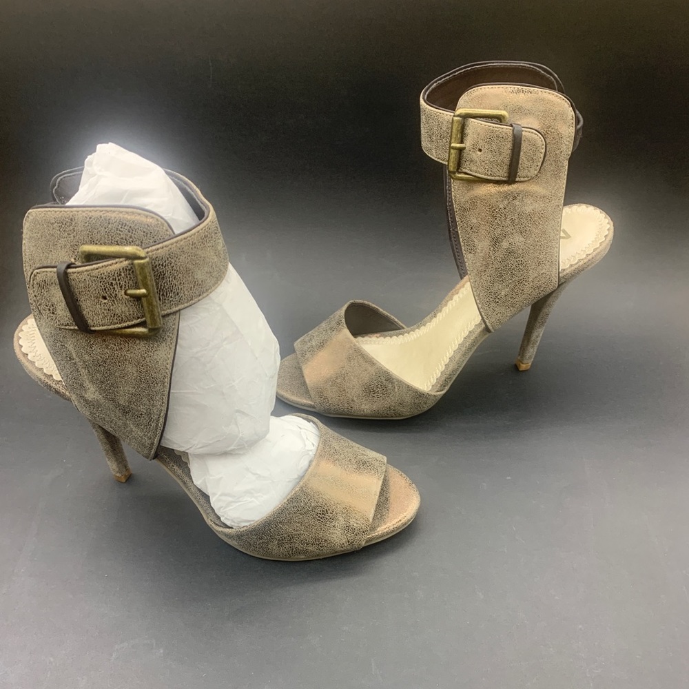 MIA sandals